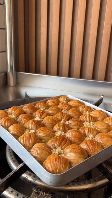 Tepside cevizli midye baklava